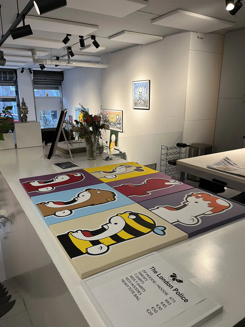 Shouter paintings by Ran Kunst at the Suye art gallery in Amsterdam