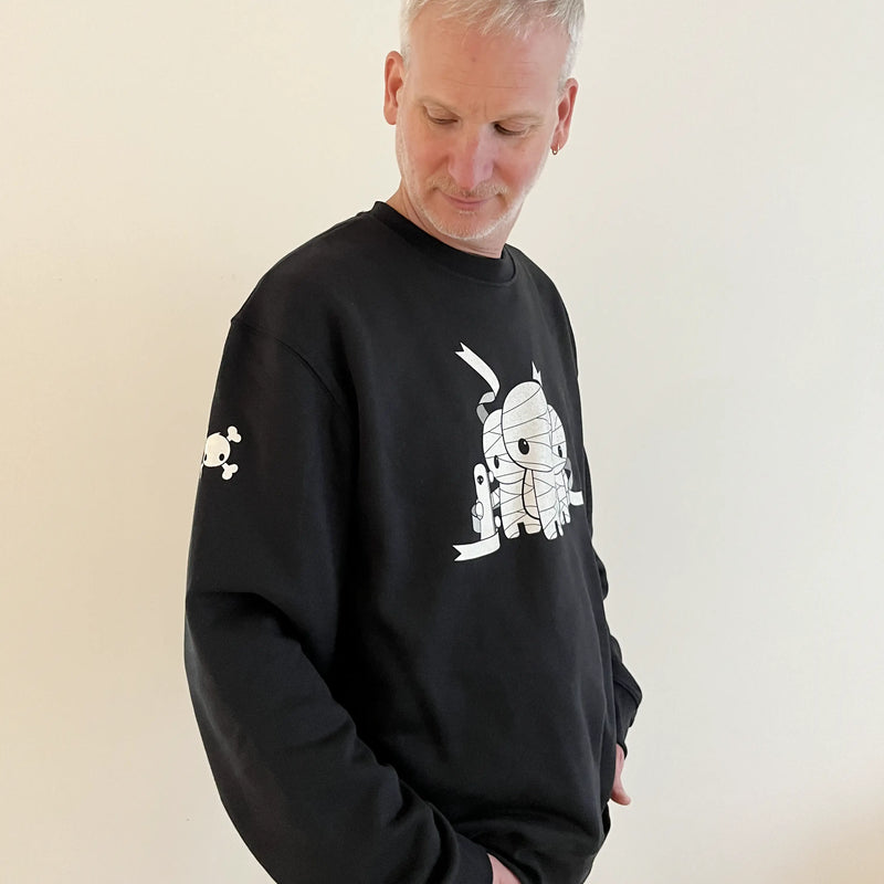 Ran Kunst wearing a Mummies with skateboards sweatshirt